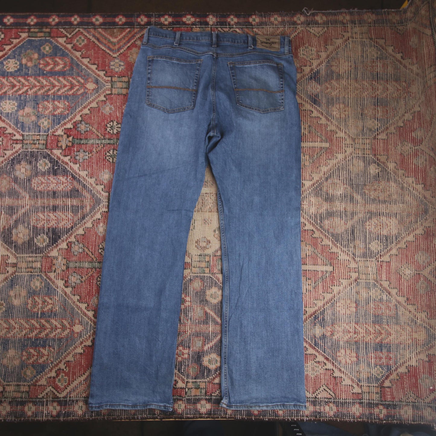 Wrangler W38 L32 Straight Leg Relaxed Fit Blue Denim Jeans
