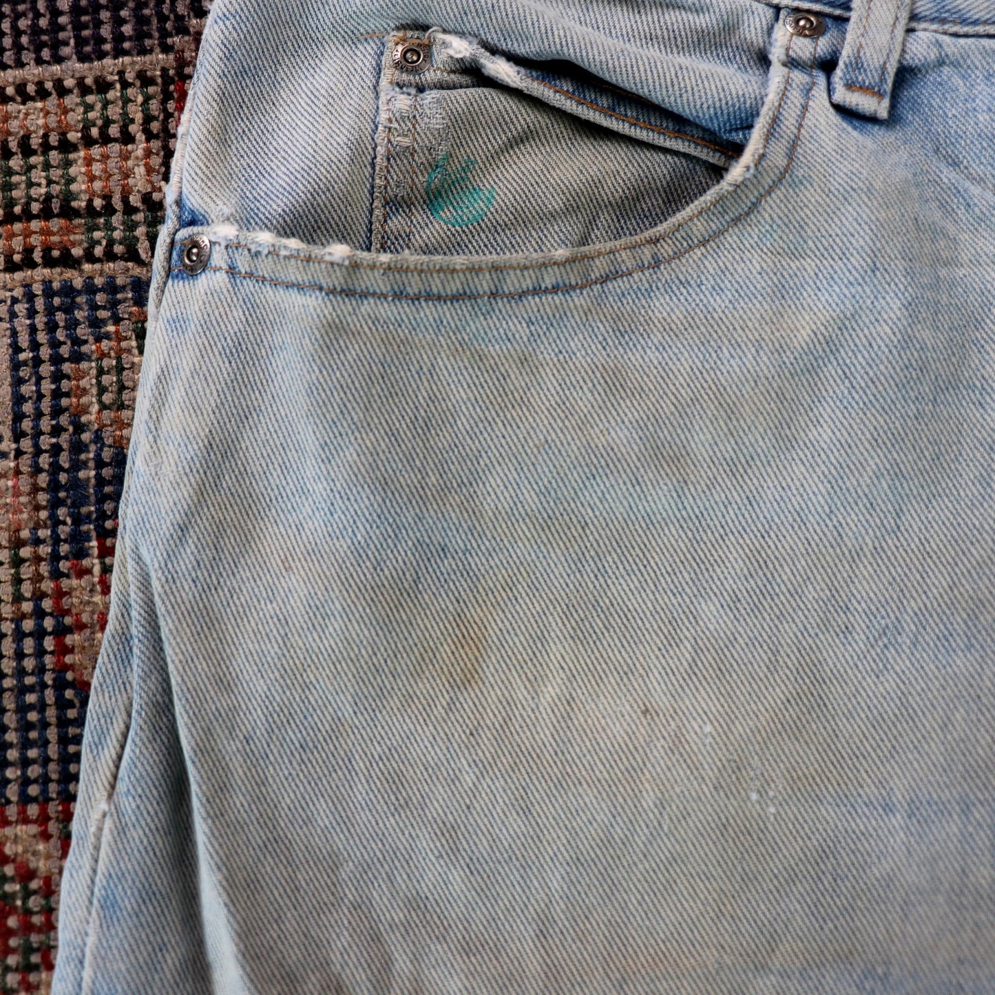 Wrangler W36 L32 Straight Leg Relaxed Fit Classic Ripped Style Blue Denim Jeans