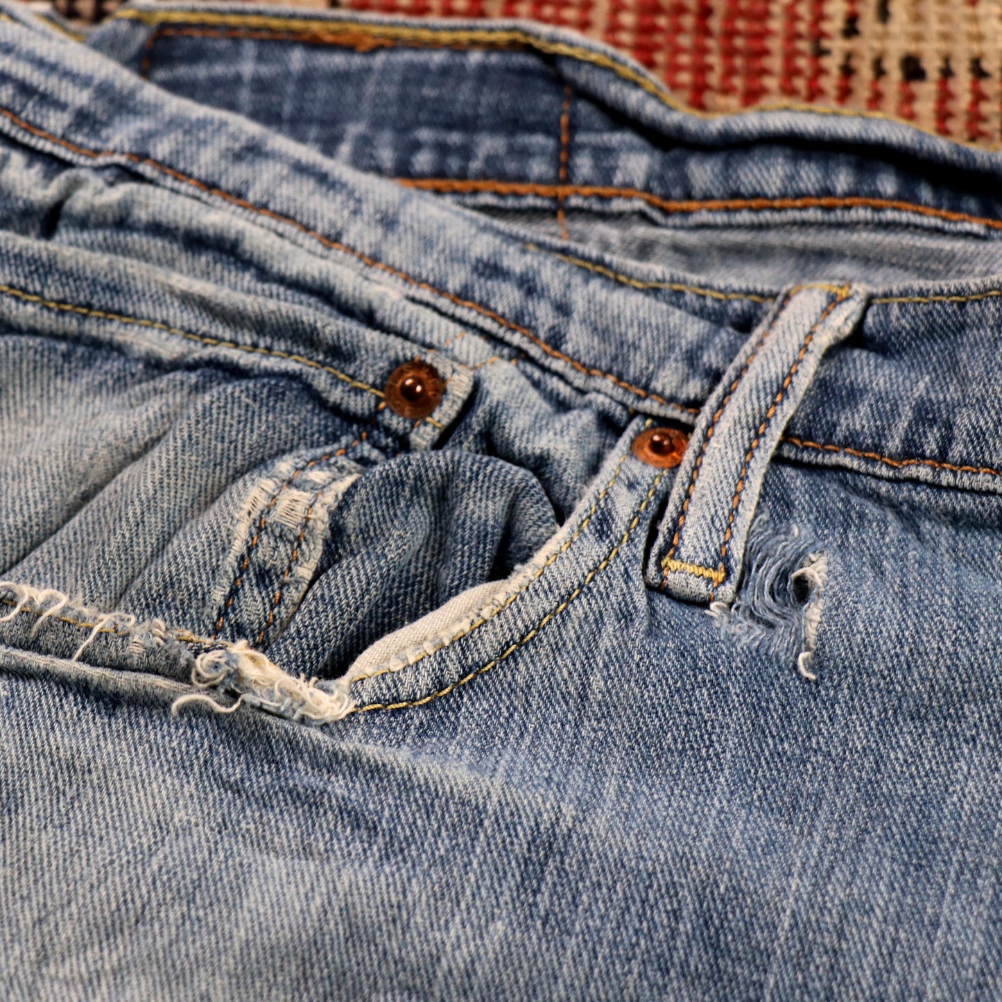 Levi's 514 W38 L33 Straight Leg Classic Ripped Style Blue Denim Jeans
