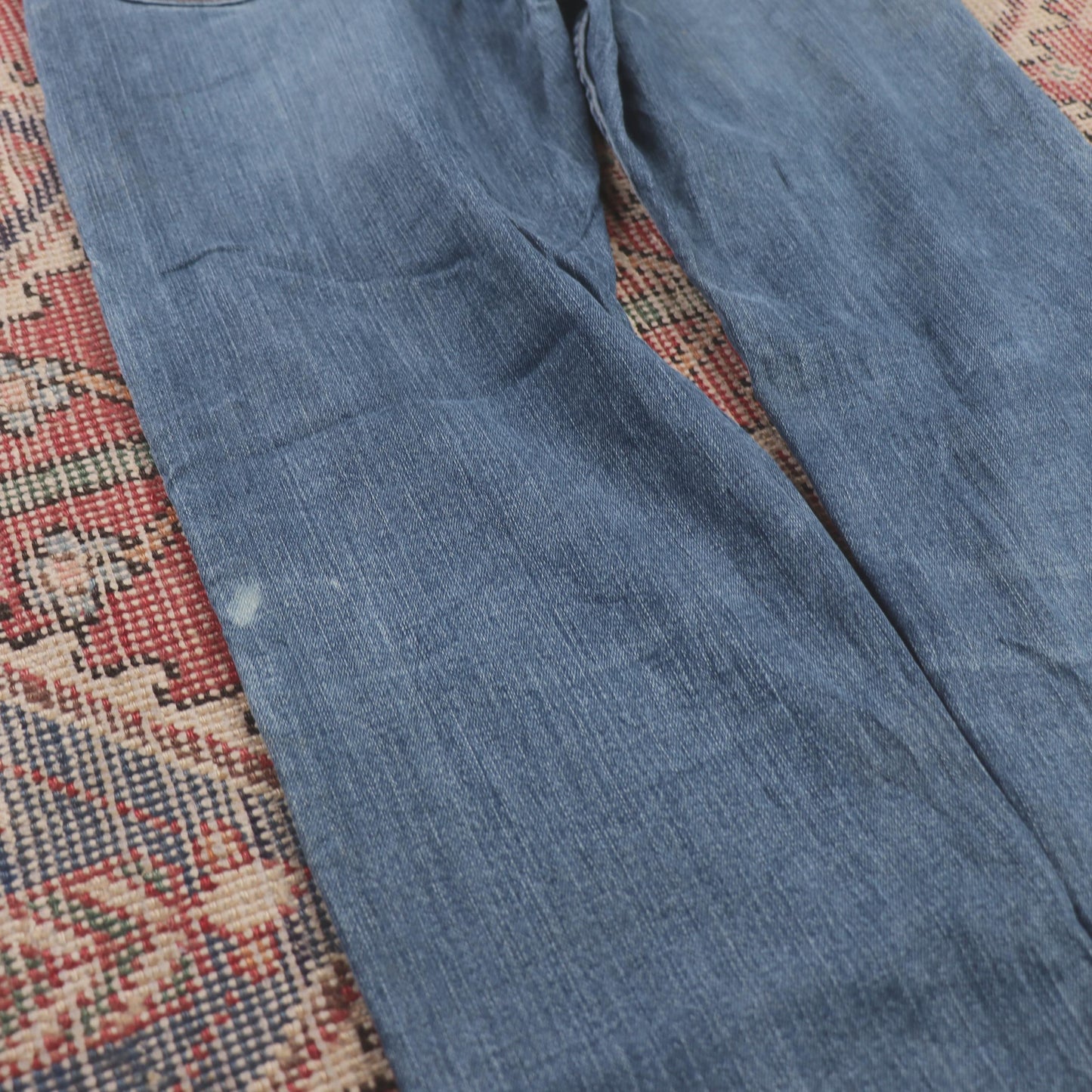 Wrangler W30 L30 Straight Leg Relaxed Fit Classic Ripped Style Blue Denim Jeans