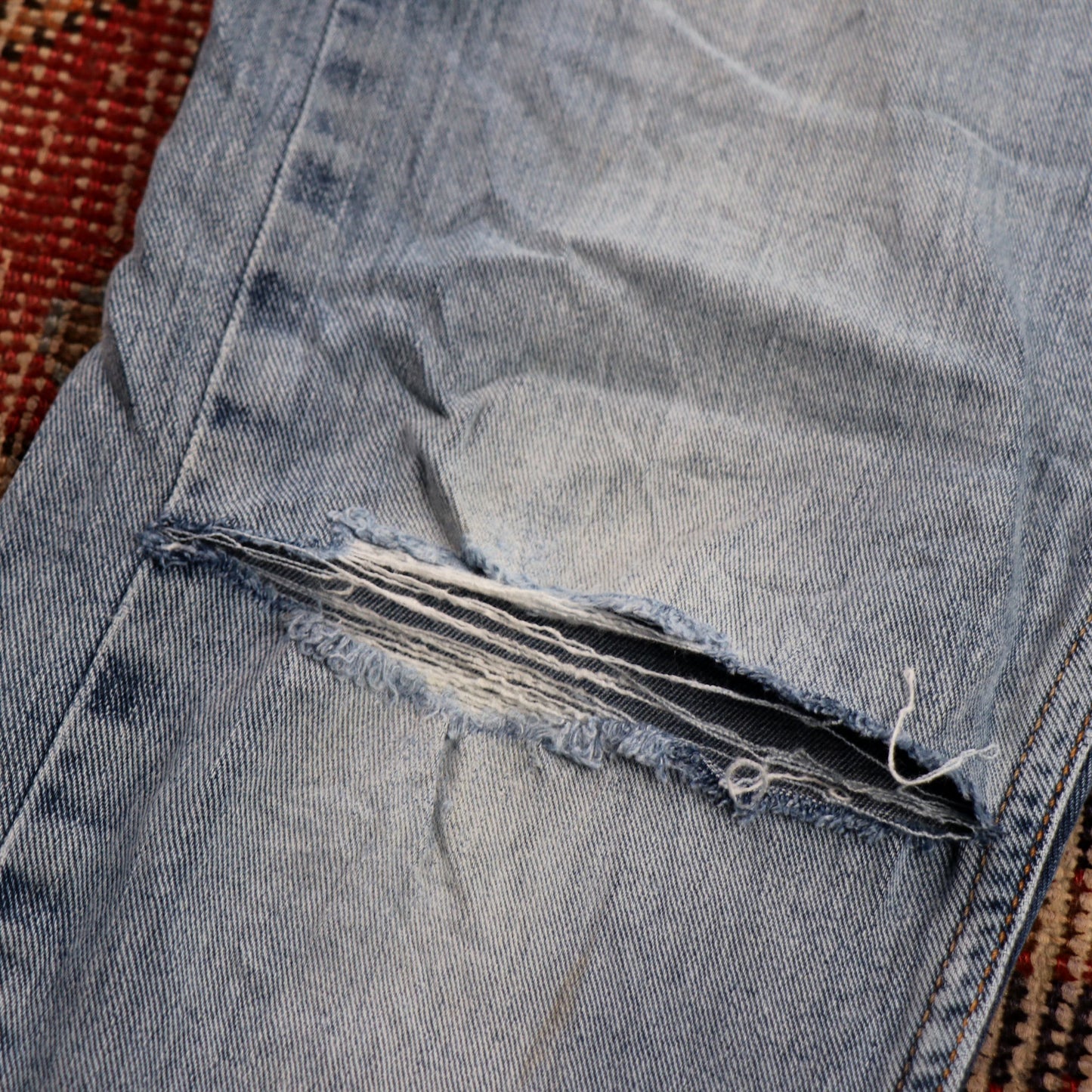 Wrangler W30 L29 Straight Leg Relaxed Fit Classic Ripped Style Blue Denim Jeans
