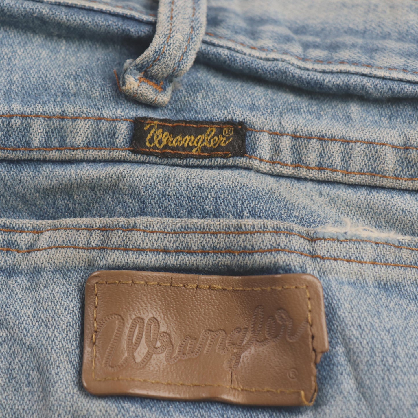 Wrangler W42 L30 Straight Leg Relaxed Fit Classic Ripped Style Blue Denim Jeans