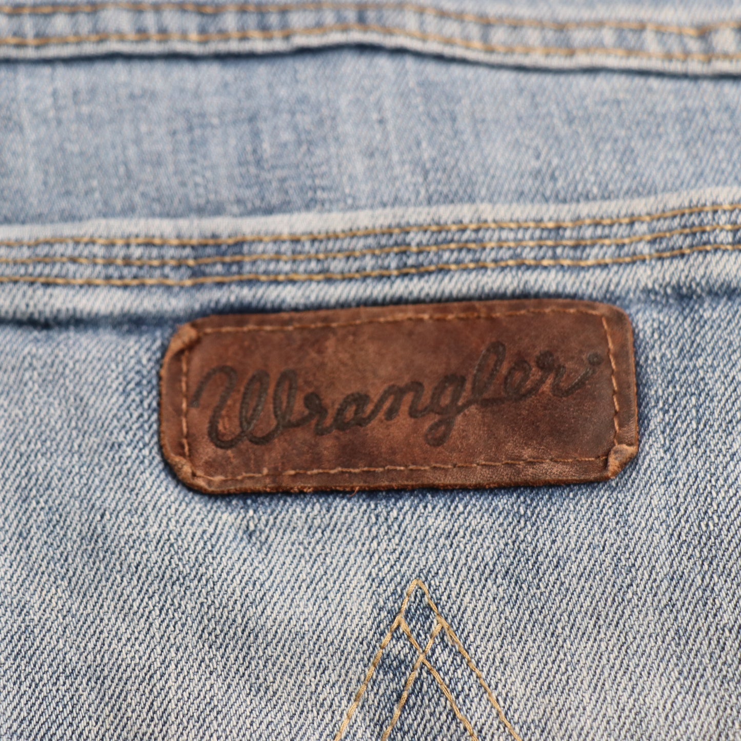 Wrangler W34 L31 Straight Leg Slim Fit Classic Ripped Style Blue Denim Jeans