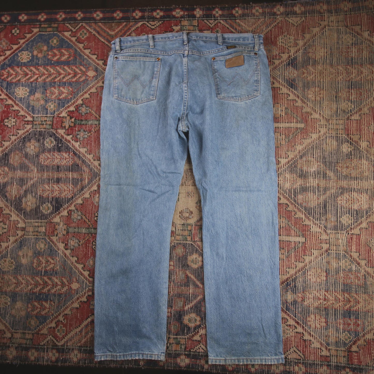 Wrangler W40 L29 Straight Leg Loose Fit Distressed Style Blue Denim Jeans