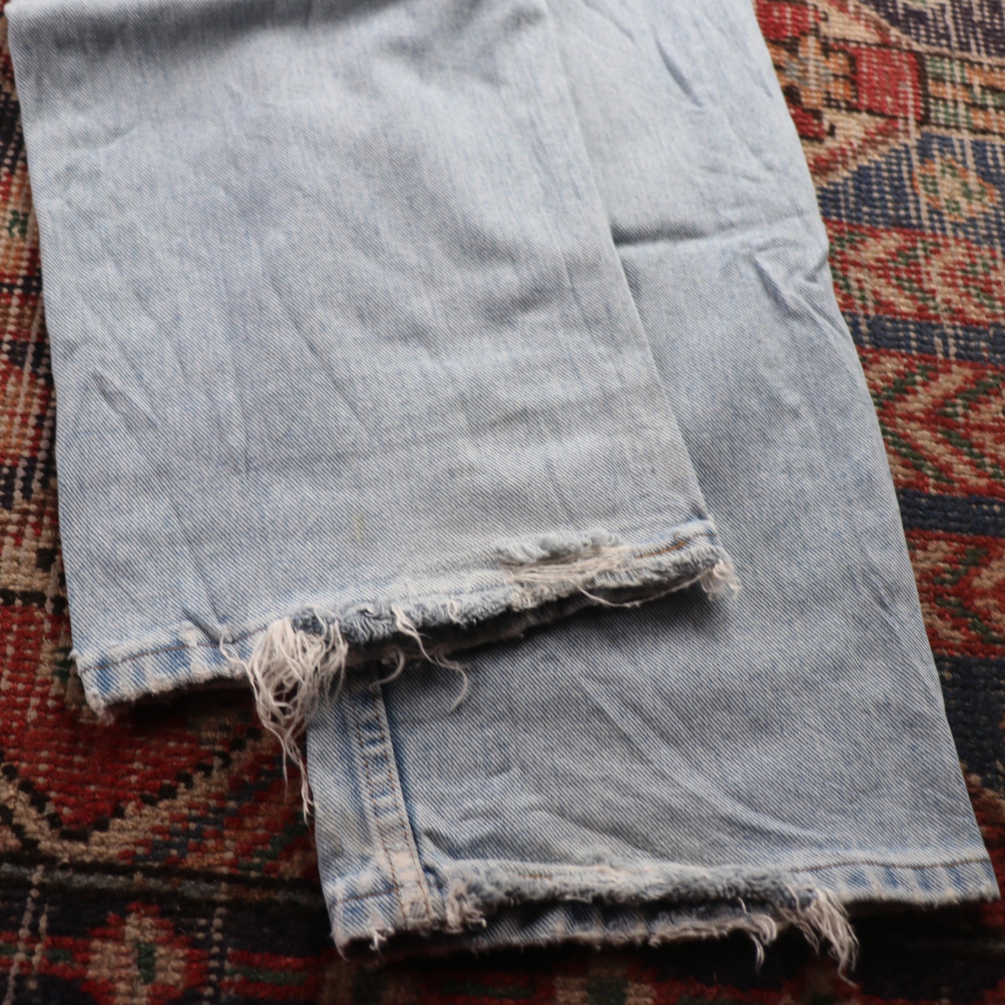 Wrangler W24 L33 Straight Leg Classic Ripped Style Blue Denim Jeans