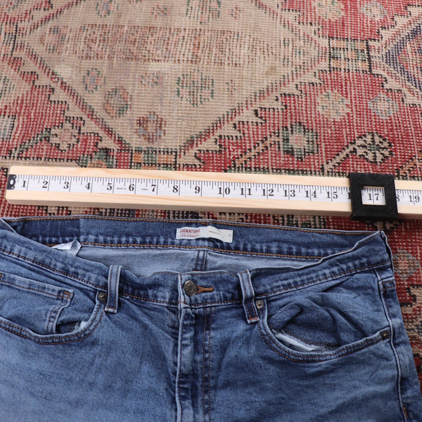 Levi's W34 L30 Straight Classic Ripped Style Blue Denim Jeans