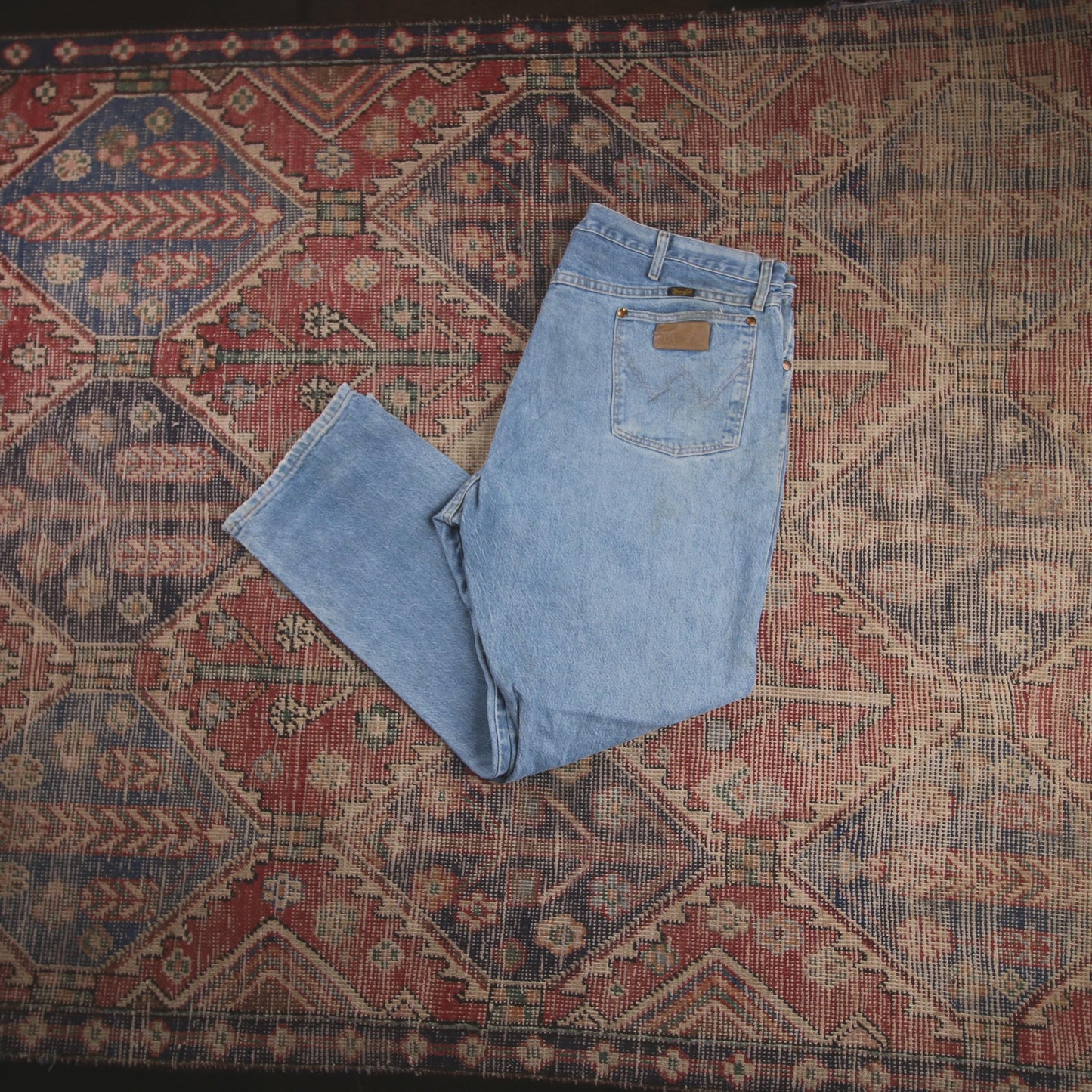 Wrangler W40 L29 Straight Leg Loose Fit Distressed Style Blue Denim Jeans