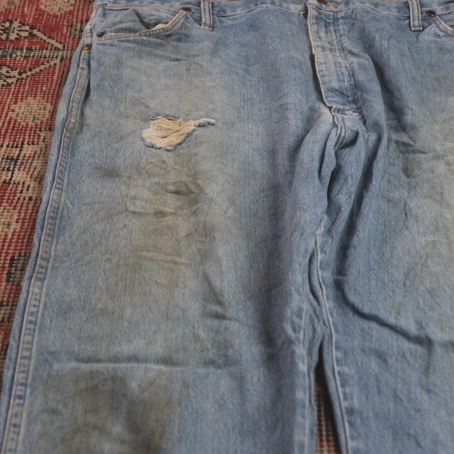 Wrangler W40 L29 Straight Leg Loose Fit Distressed Style Blue Denim Jeans