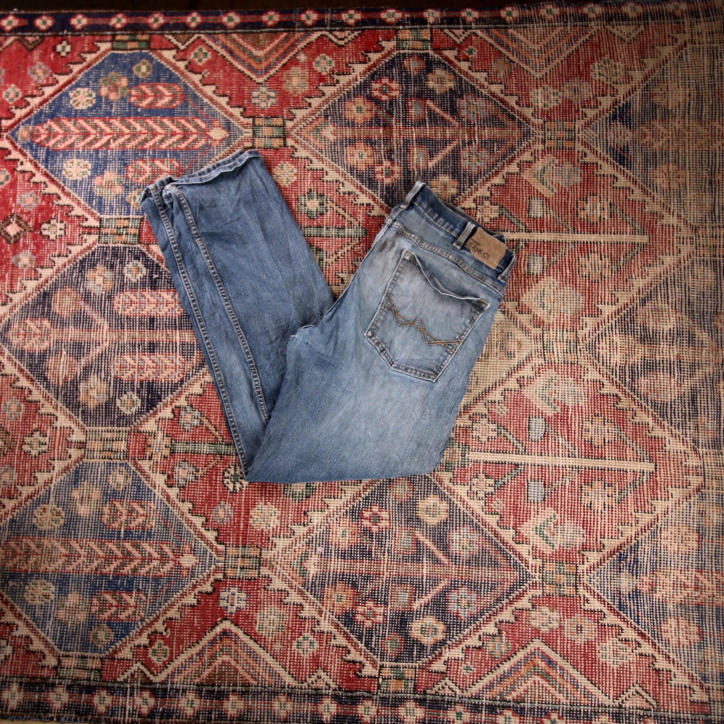 Wrangler W34 L31 Straight Leg Slim Fit Classic Ripped Style Blue Denim Jeans