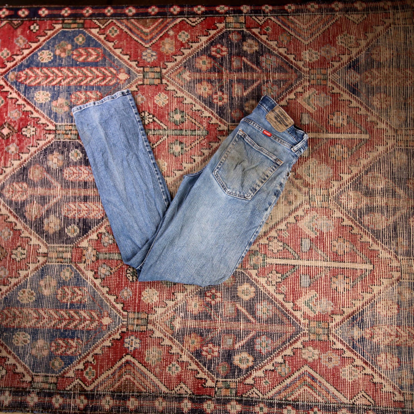 Wrangler W32 L33 Straight Leg Relaxed Fit Classic Ripped Style Blue Denim Jeans