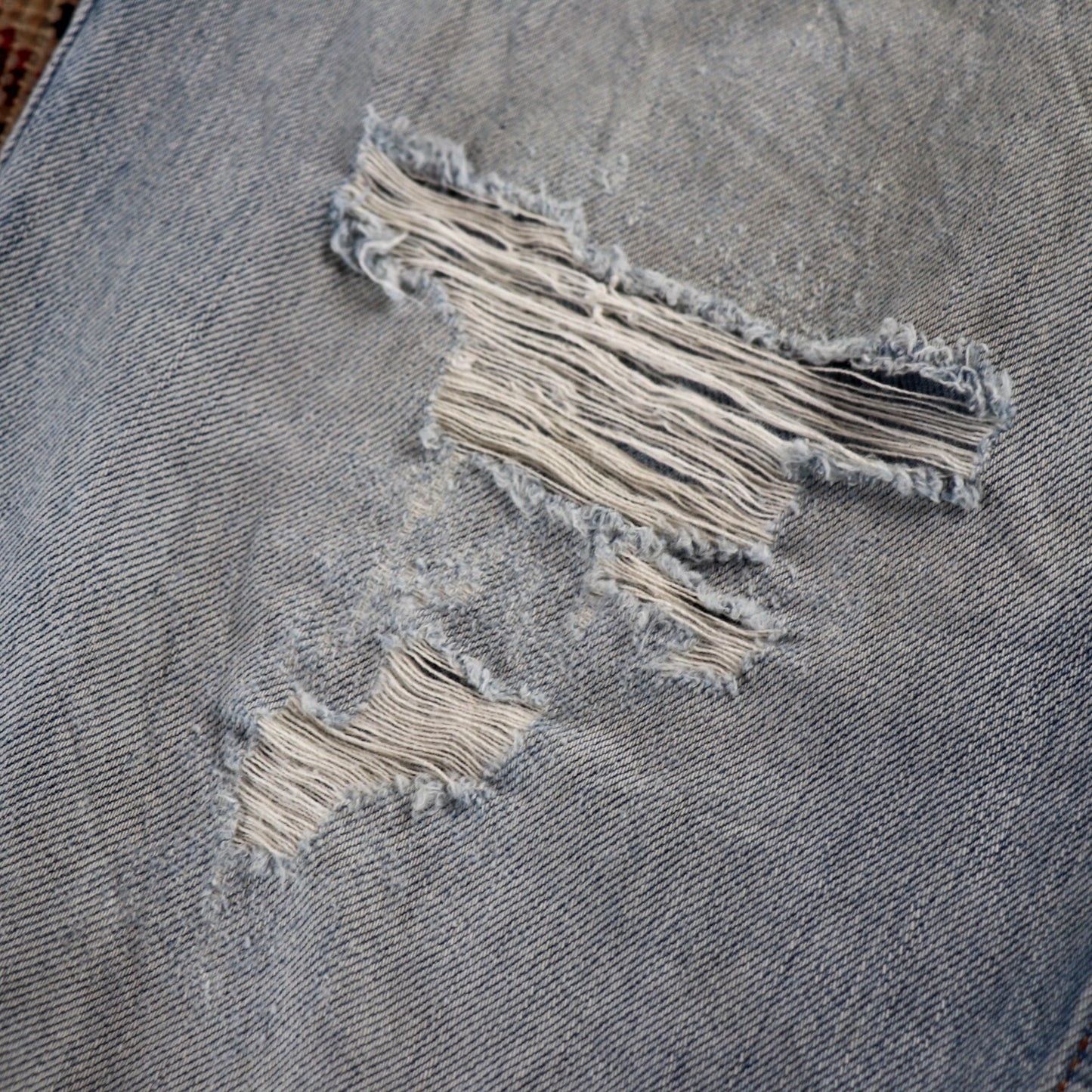 Levi's 550 W34 L26 Tapered Leg Relaxed Fit Distressed Style Blue Denim Jeans
