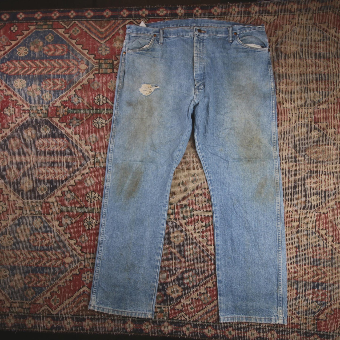 Wrangler W40 L29 Straight Leg Loose Fit Distressed Style Blue Denim Jeans