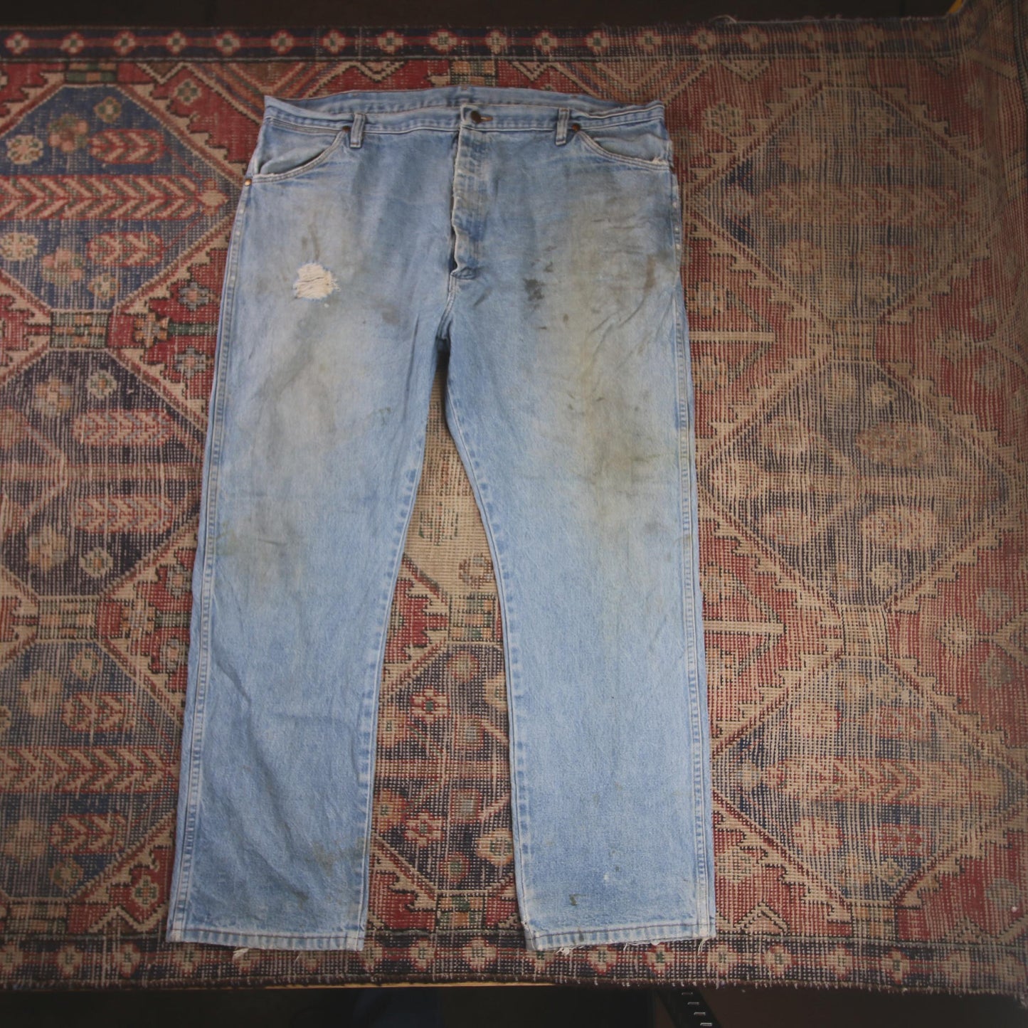 Wrangler W42 L30 Straight Leg Relaxed Fit Classic Ripped Style Blue Denim Jeans
