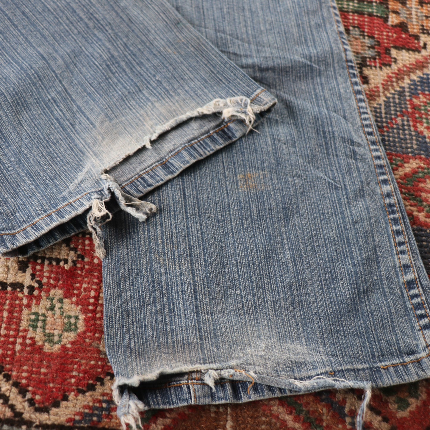 Levi's 582 Red Tab W28 L33 Bootcut Classic Ripped Style Blue Denim Jeans