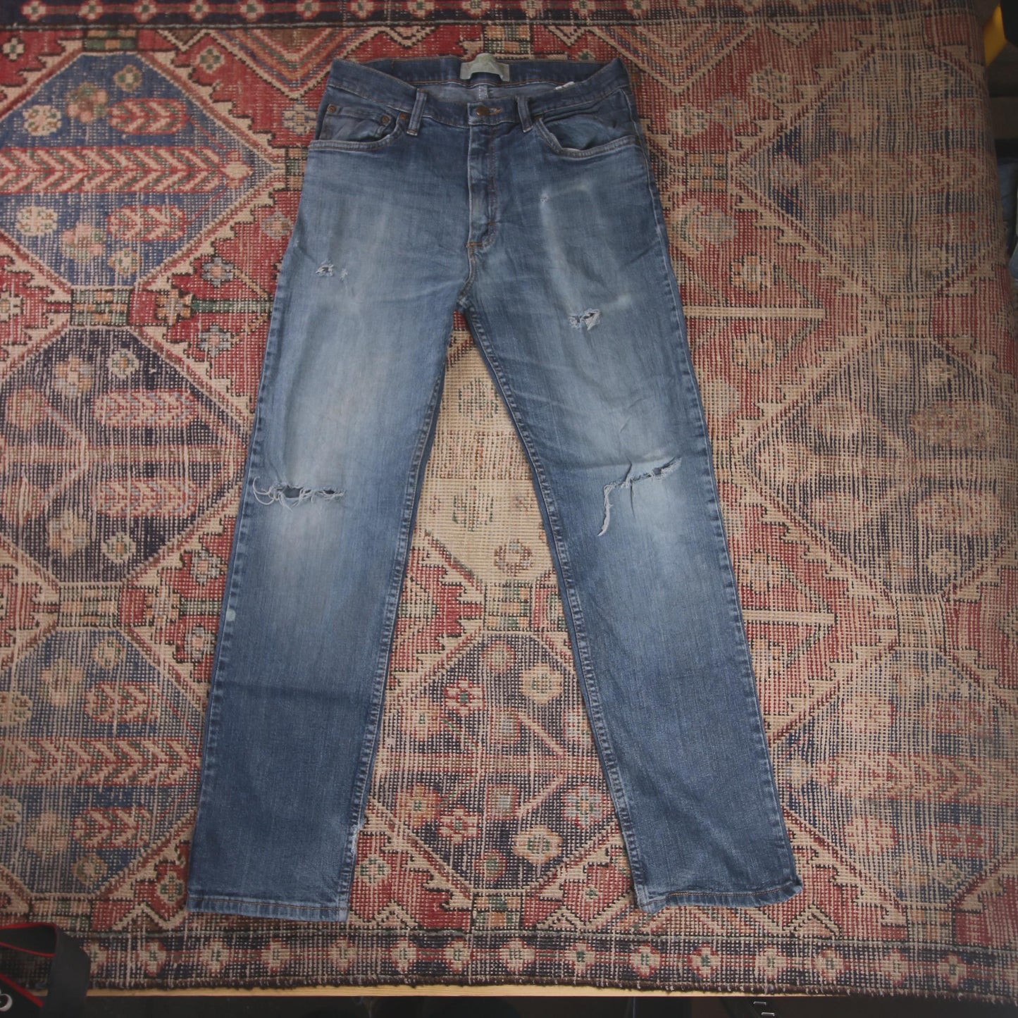 Wrangler W30 L30 Straight Leg Relaxed Fit Classic Ripped Style Blue Denim Jeans