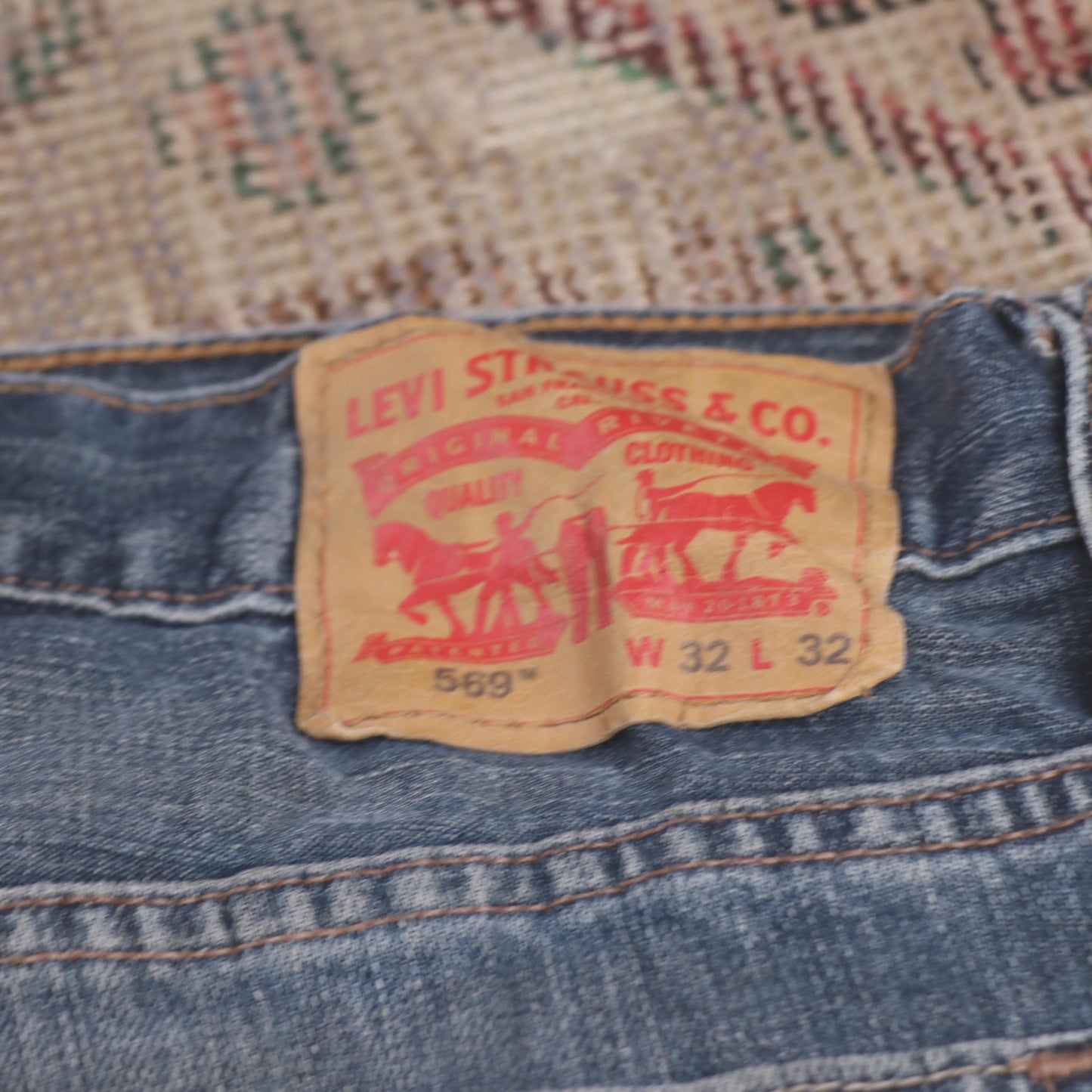 Levi's W34 L30 Straight Leg Loose Fit Classic Ripped Style Blue Denim Jeans