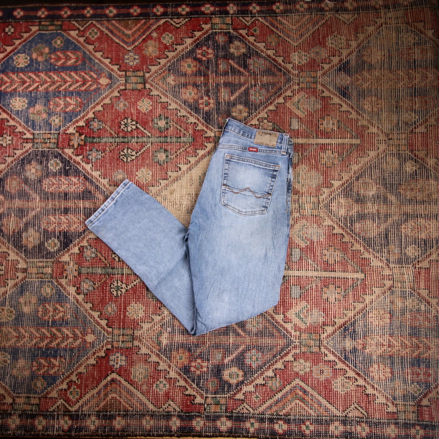 Wrangler W30 L29 Straight Leg Relaxed Fit Classic Ripped Style Blue Denim Jeans