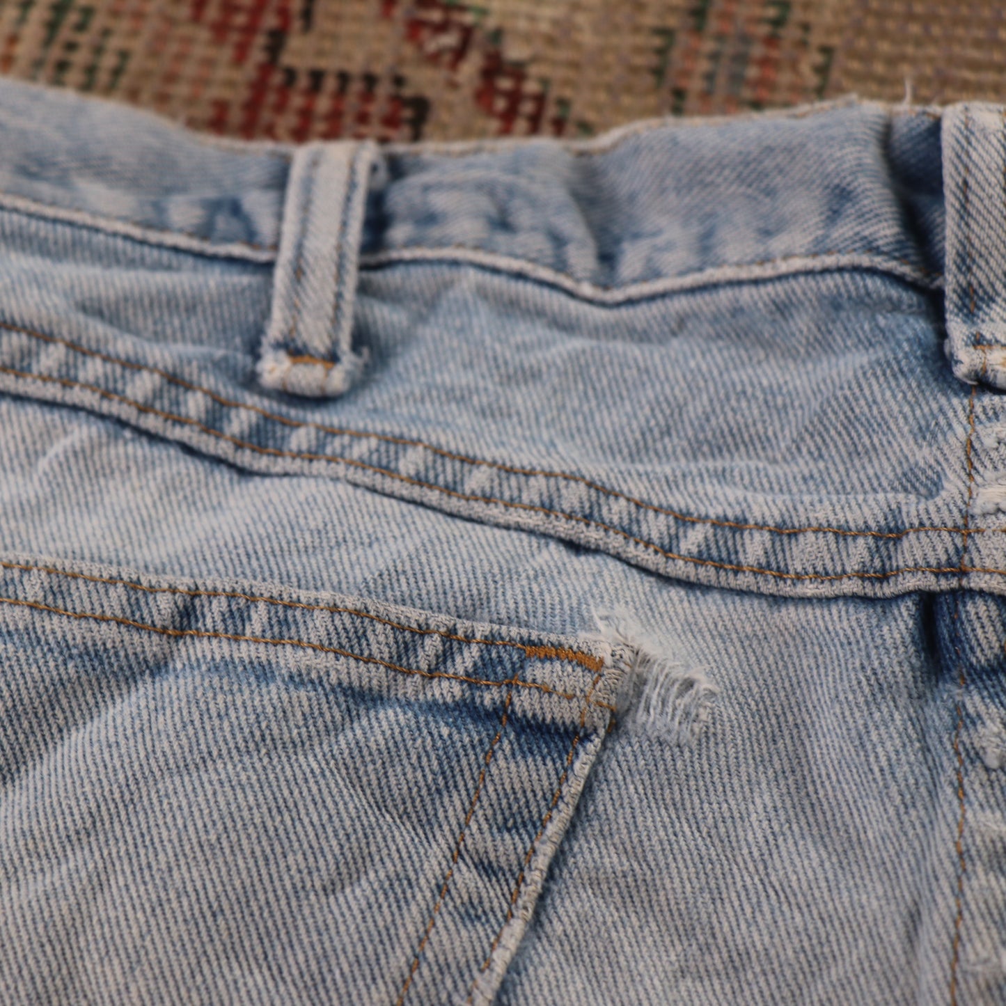 Wrangler W24 L33 Straight Leg Classic Ripped Style Blue Denim Jeans