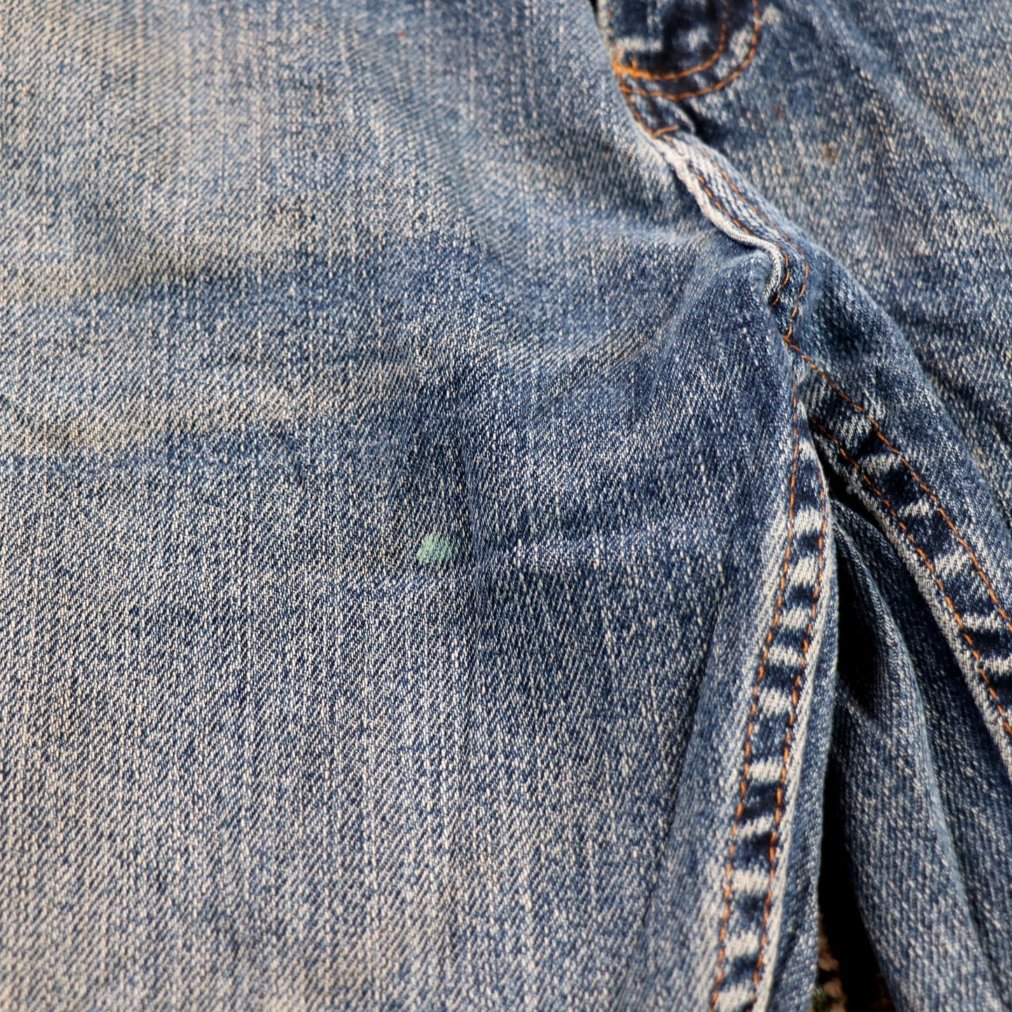 Wrangler W32 L33 Straight Leg Relaxed Fit Classic Ripped Style Blue Denim Jeans