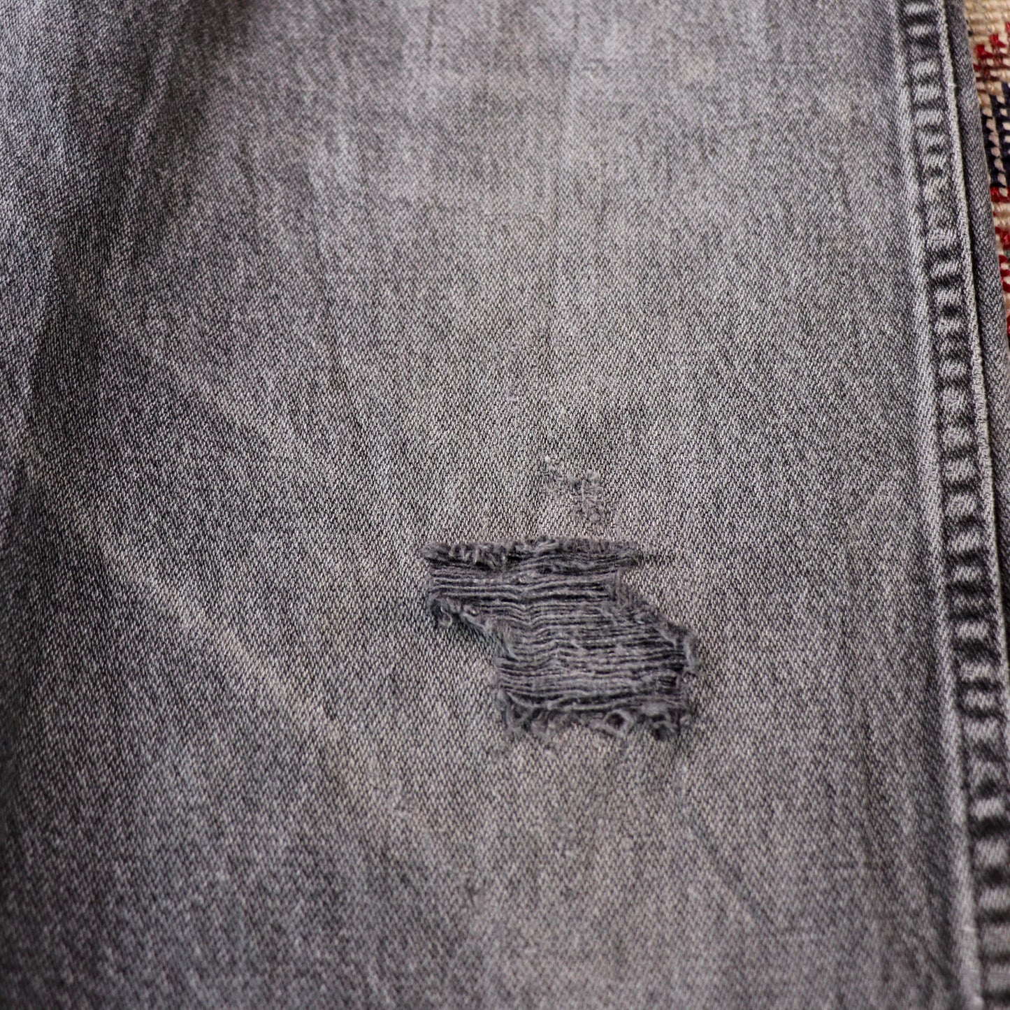 Wrangler W34 L32 Straight Leg Relaxed Fit Classic Ripped Style Black Denim Jeans