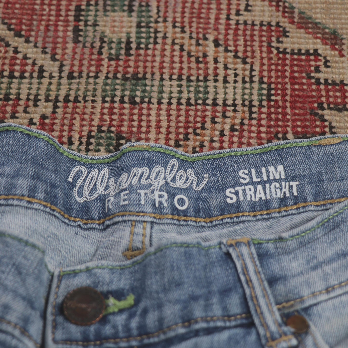 Wrangler W34 L31 Straight Leg Slim Fit Classic Ripped Style Blue Denim Jeans