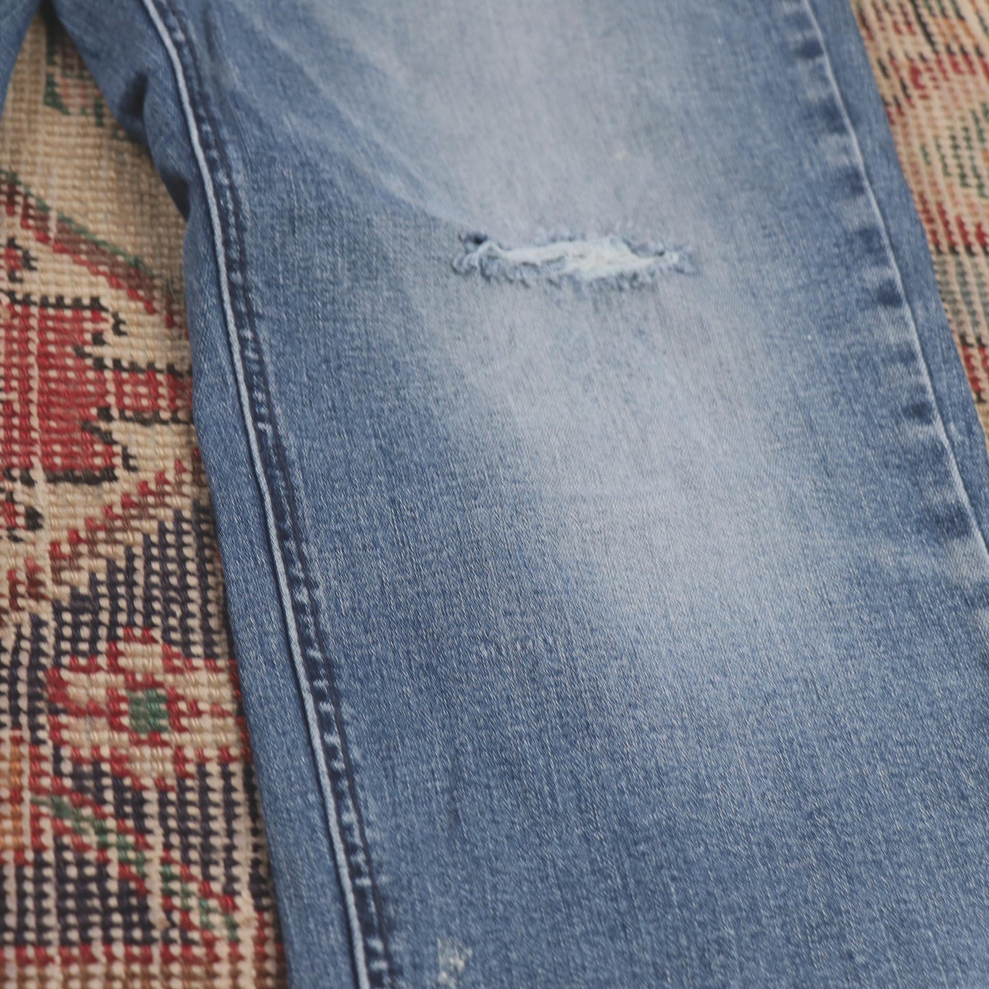 Levi's W34 L28 Straight Leg Loose Fit Classic Ripped Style Blue Denim Jeans