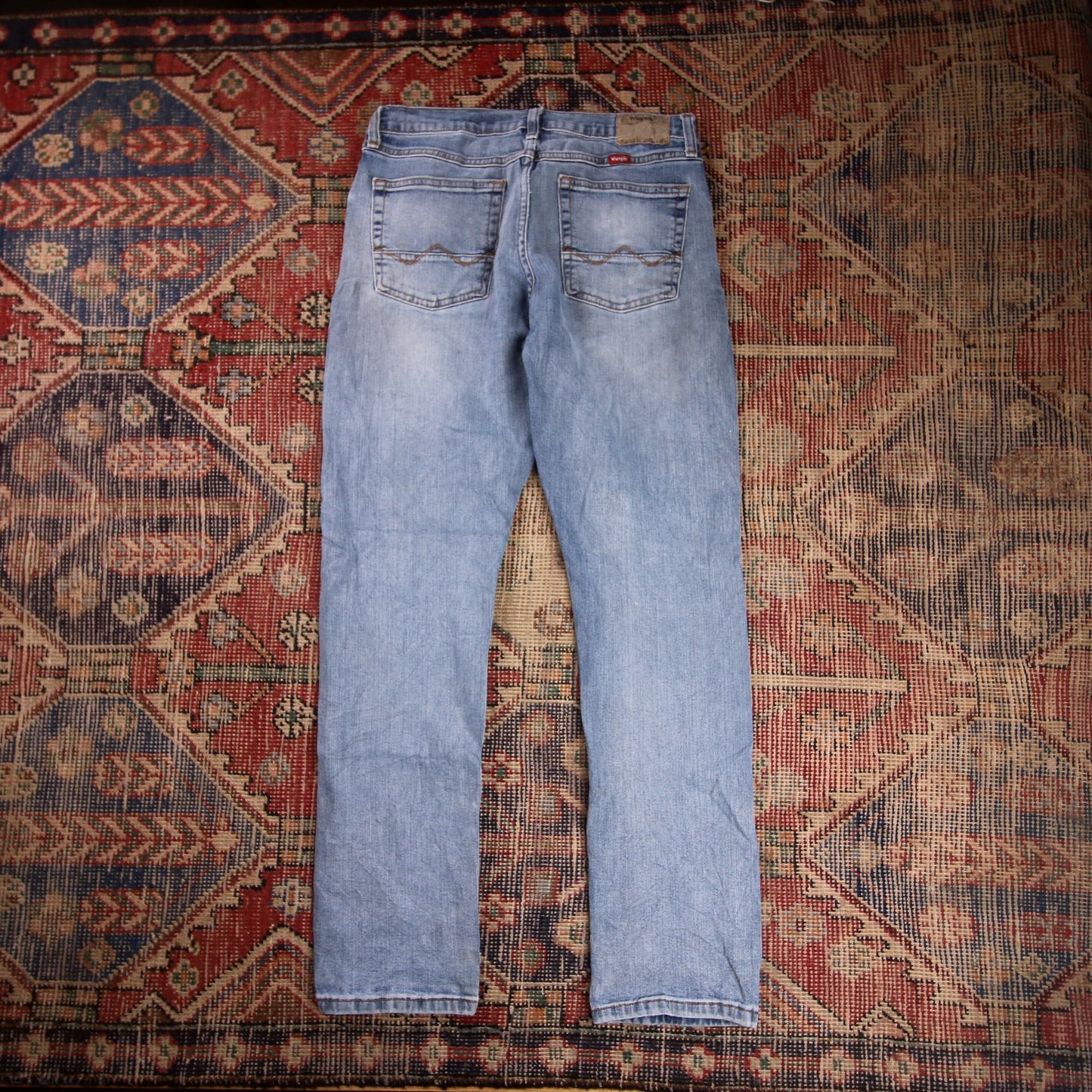 Wrangler W30 L29 Straight Leg Relaxed Fit Classic Ripped Style Blue Denim Jeans