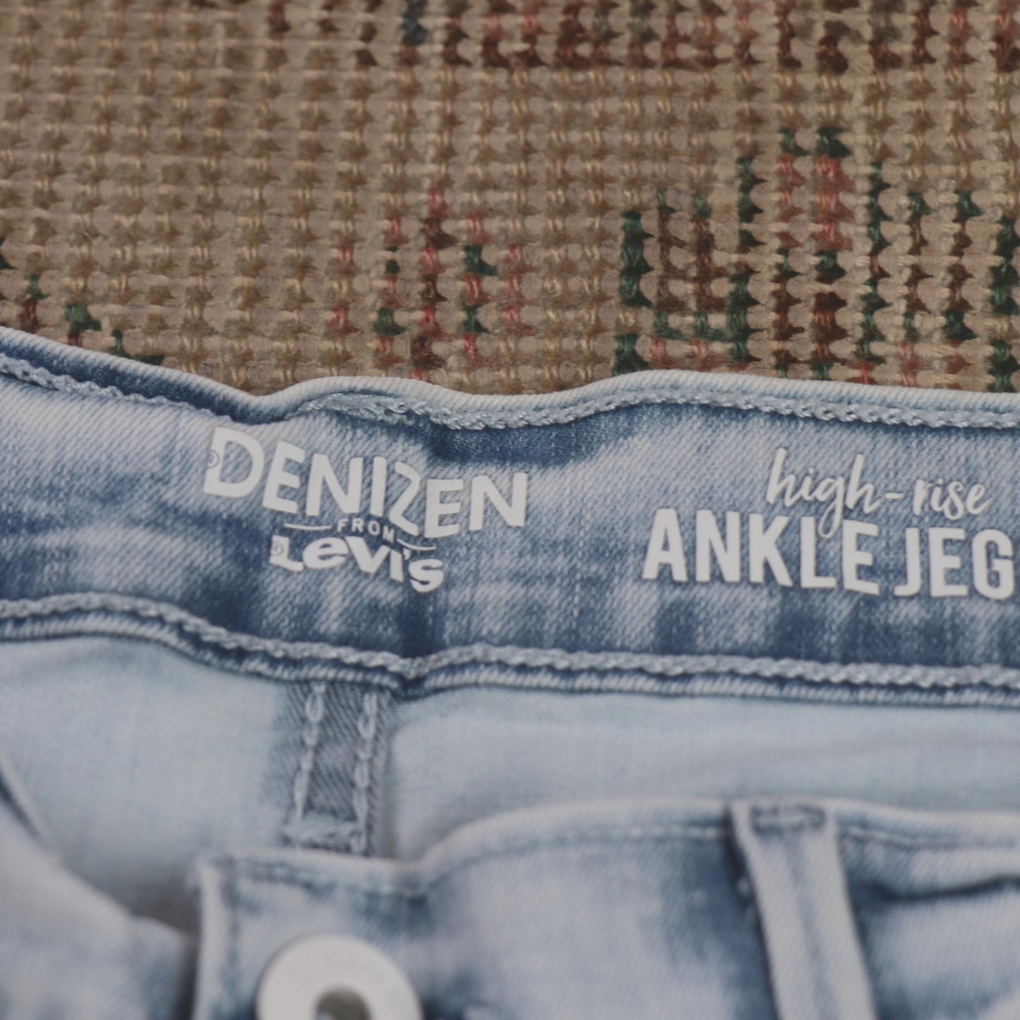 Levi's Denzin W30 L26 Jeggings Distressed Style Blue Denim Jeans