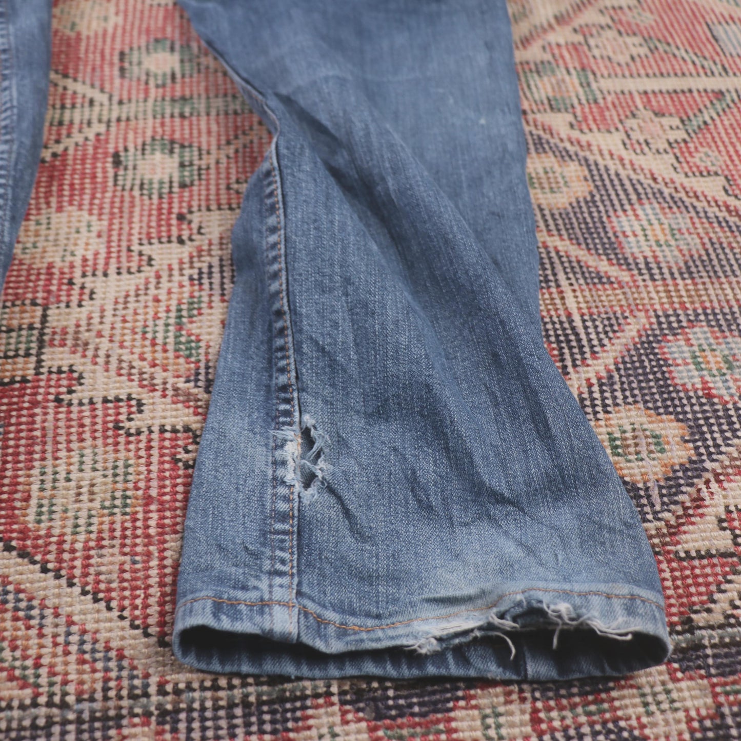 Wrangler W30 L30 Straight Leg Relaxed Fit Classic Ripped Style Blue Denim Jeans
