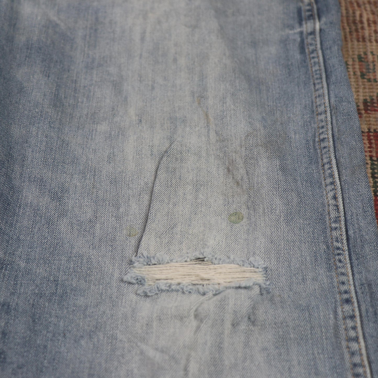 Wrangler W34 L31 Straight Leg Slim Fit Classic Ripped Style Blue Denim Jeans
