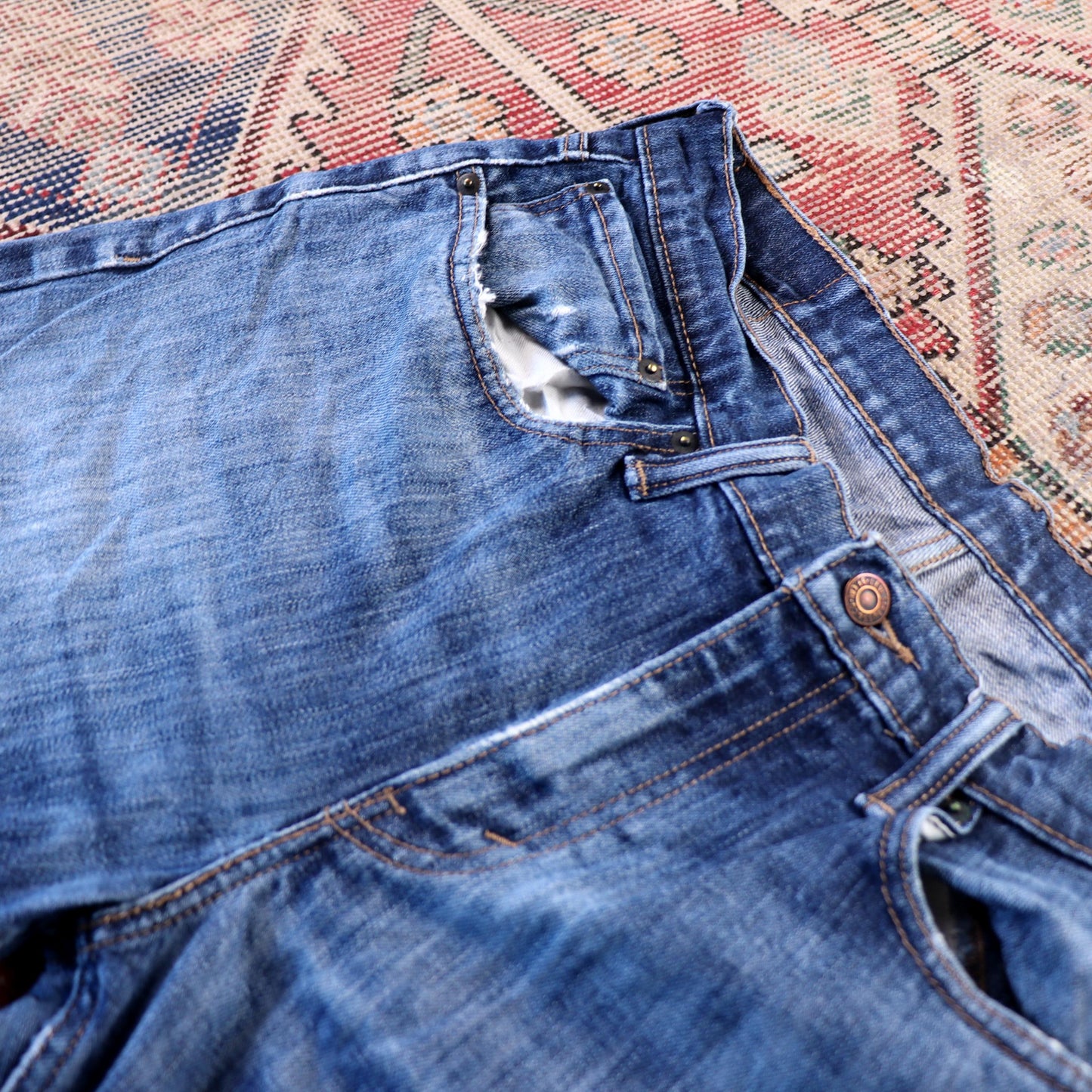 Levi's W34 L29 Straight Leg Classic Ripped Style Blue Denim Jeans
