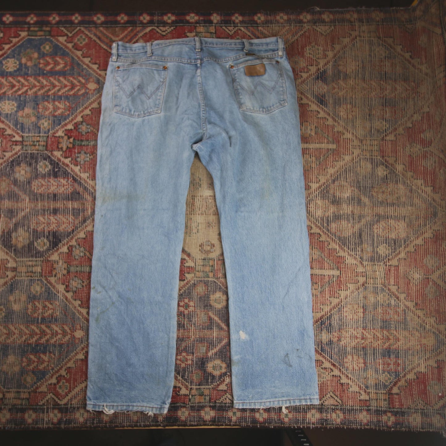 Wrangler W42 L30 Straight Leg Relaxed Fit Classic Ripped Style Blue Denim Jeans