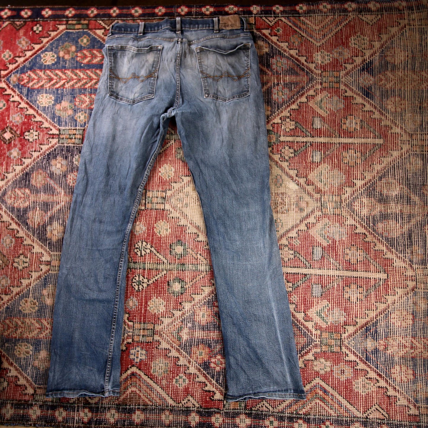 Wrangler W34 L31 Straight Leg Slim Fit Classic Ripped Style Blue Denim Jeans