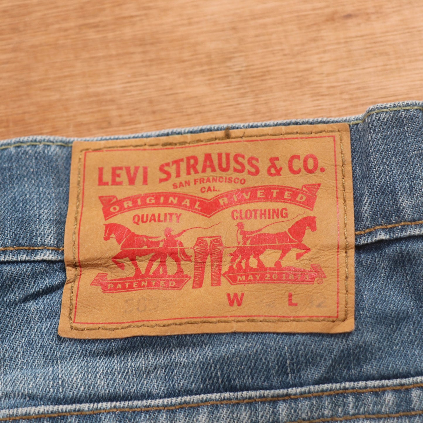 Levi's 505 Red Tab W48 L30 Straight Leg Regular Fit Classic Ripped Style Blue De