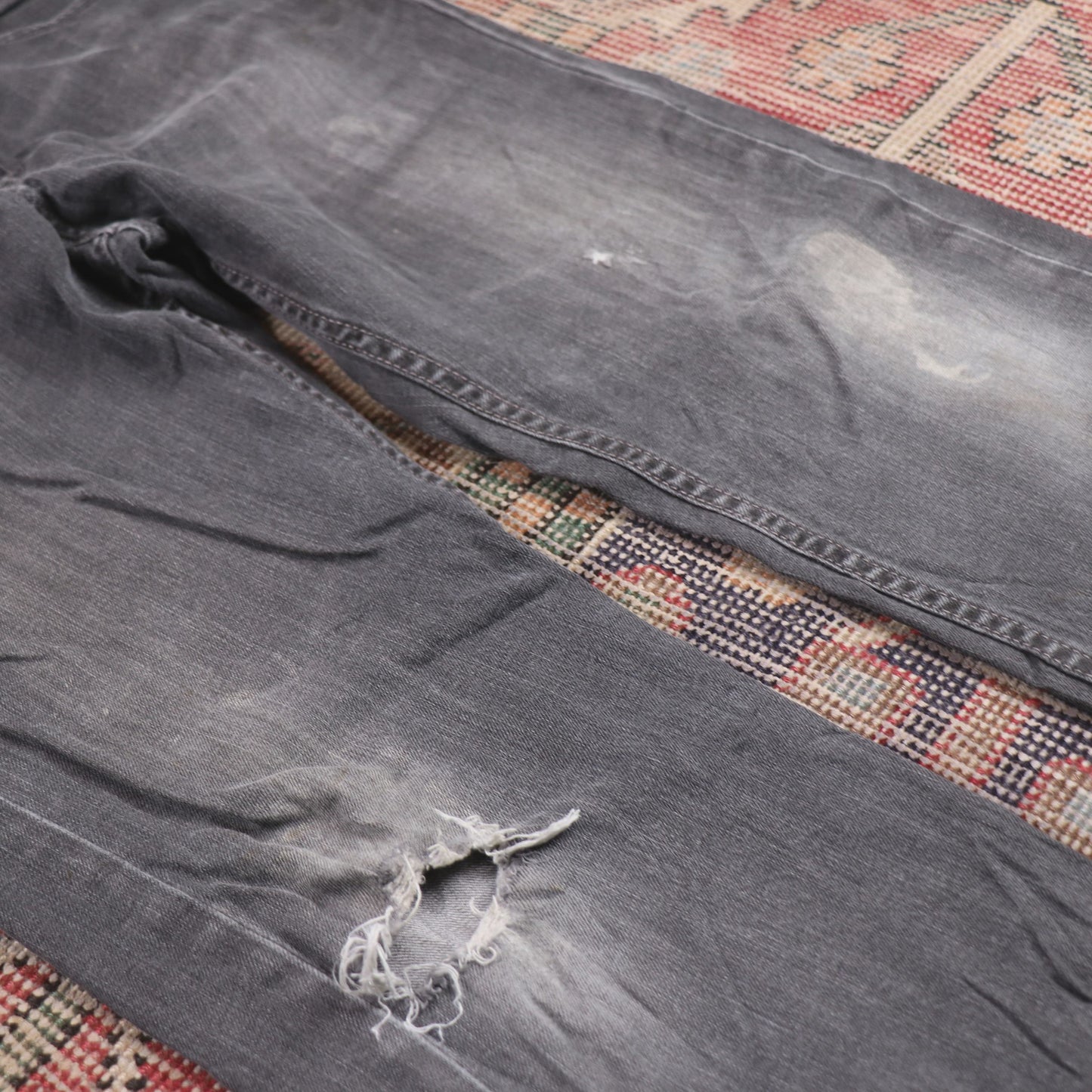 Levi's 513 W34 L29 Straight Leg Slim Fit Classic Ripped Style Black Denim Jeans