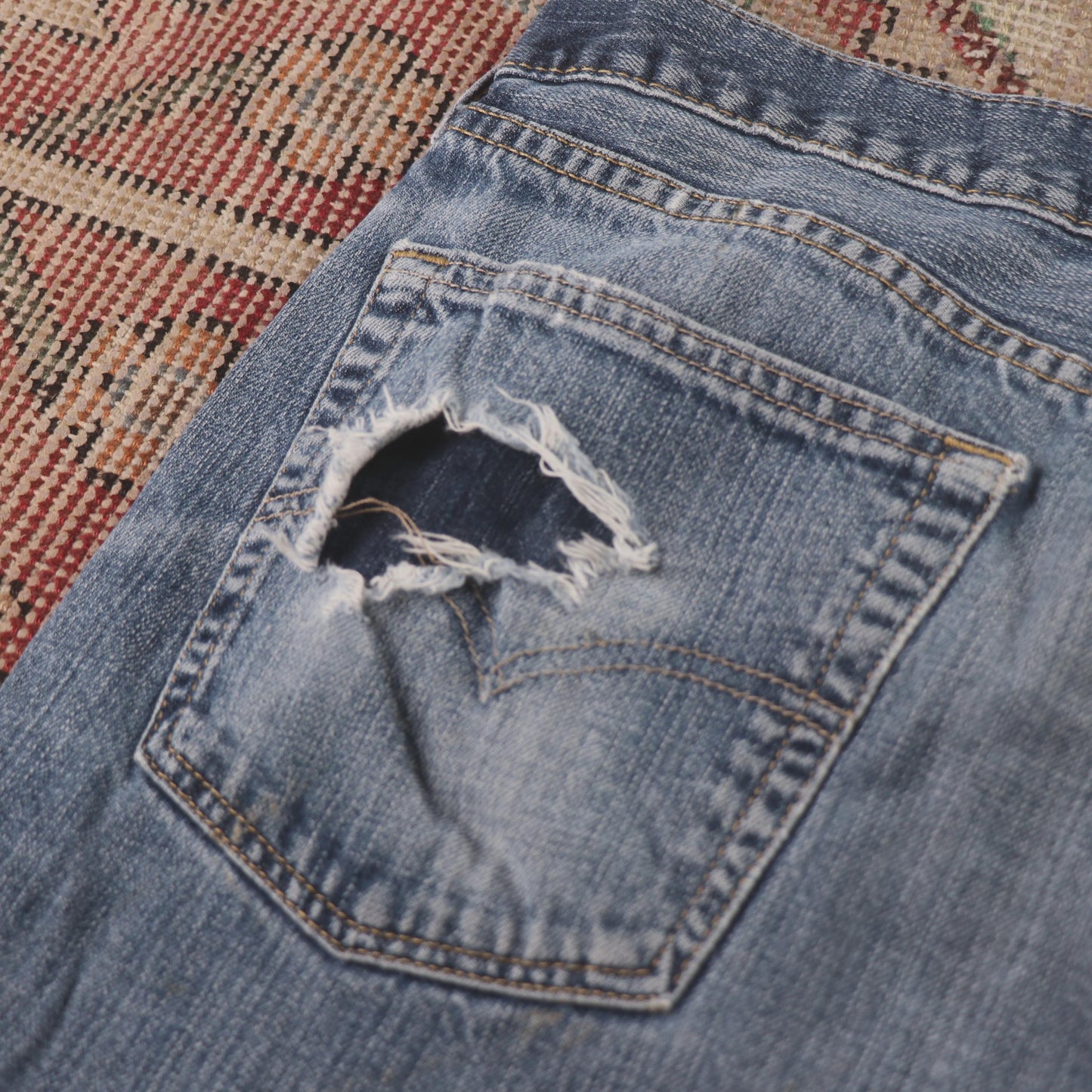 Levi's 514 Red Tab W32 L30 Straight Leg Classic Ripped Style Blue Denim Jeans