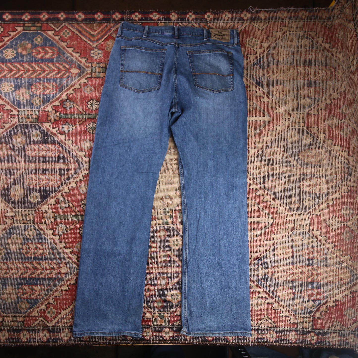Wrangler W38 L32 Straight Leg Relaxed Fit Blue Denim Jeans