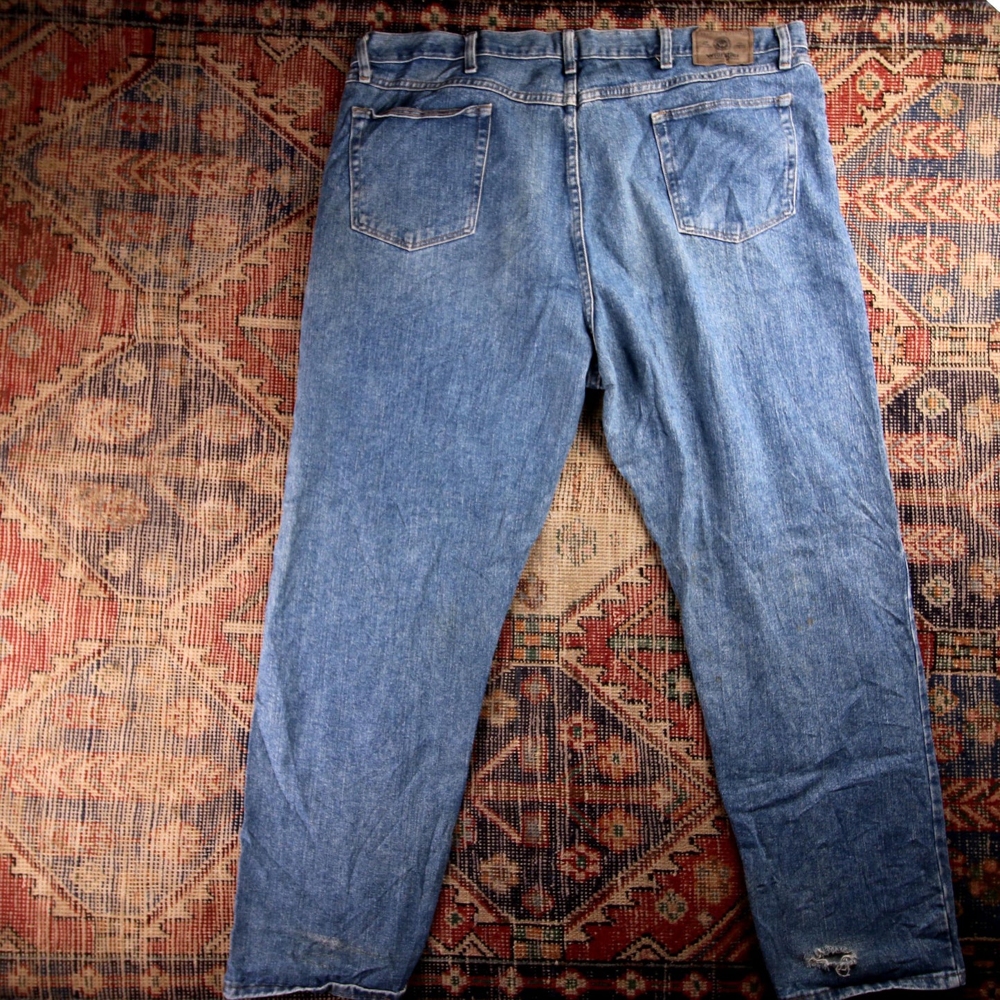 Wrangler W44 L32 Relaxed Classic Ripped Style Blue Denim Jeans