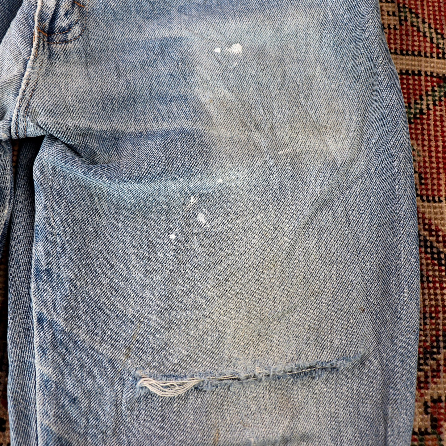 Wrangler W34 L30 Straight Leg Relaxed Fit Classic Ripped Style Blue Denim Jeans