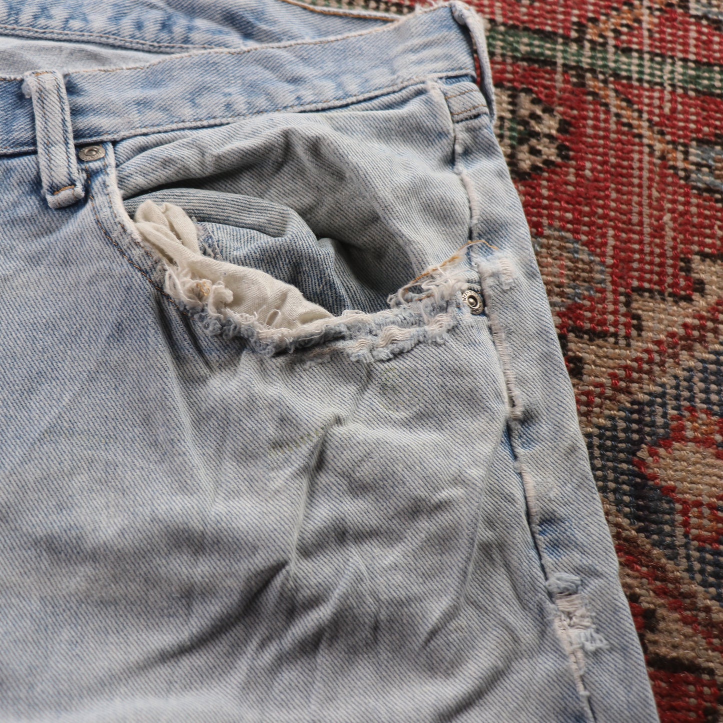 Wrangler W24 L33 Straight Leg Classic Ripped Style Blue Denim Jeans
