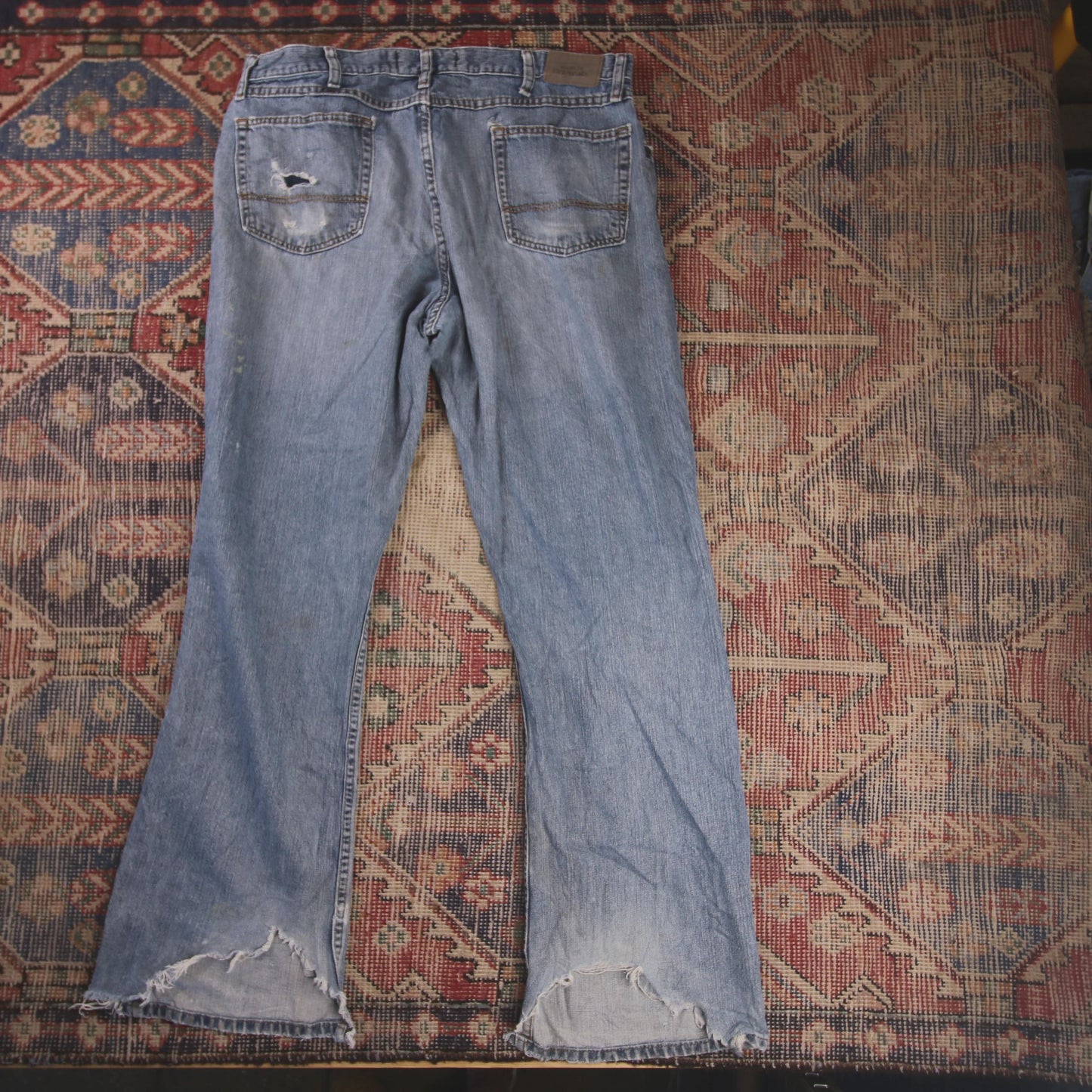 Wrangler W36 L31 Straight Leg Relaxed Fit Classic Ripped Style Blue Denim Jeans