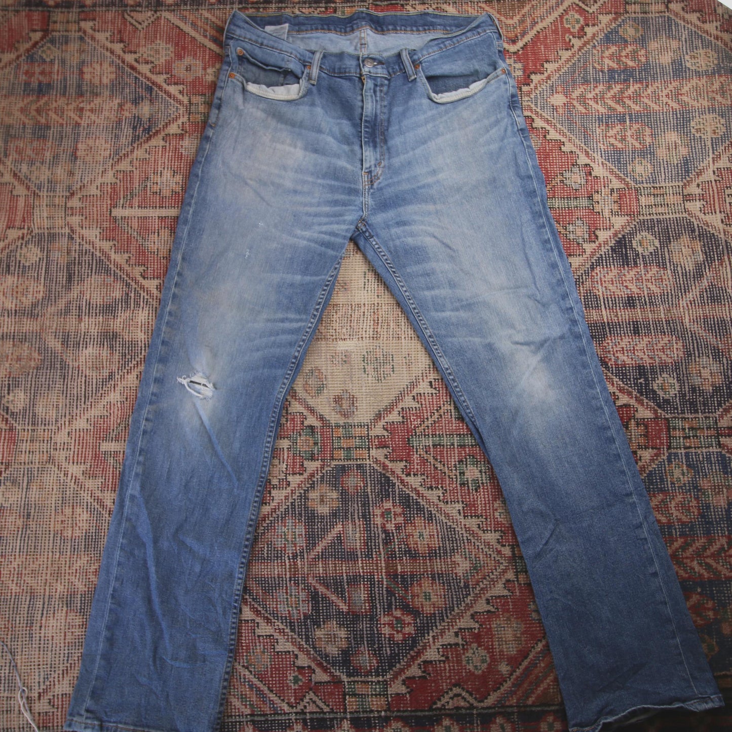 Levi's 559 W38 L31 Straight Leg Regular Fit Classic Ripped Style Blue Denim Jean