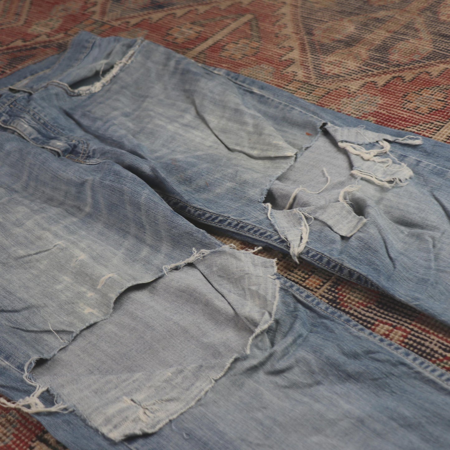 Levi's W34 L30 Straight Leg Loose Fit Classic Ripped Style Blue Denim Jeans