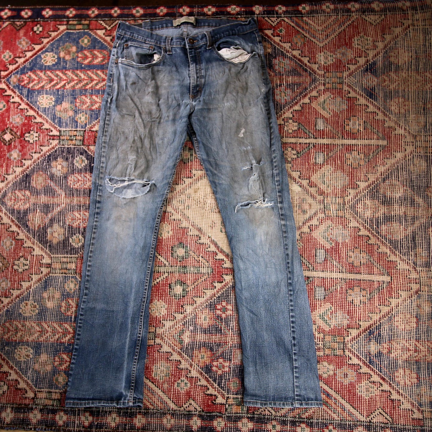 Wrangler W34 L31 Straight Leg Slim Fit Classic Ripped Style Blue Denim Jeans