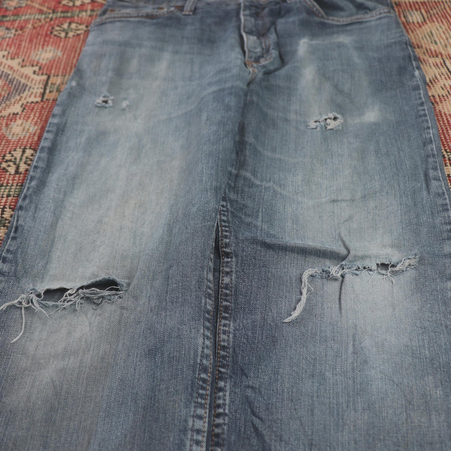 Wrangler W30 L30 Straight Leg Relaxed Fit Classic Ripped Style Blue Denim Jeans