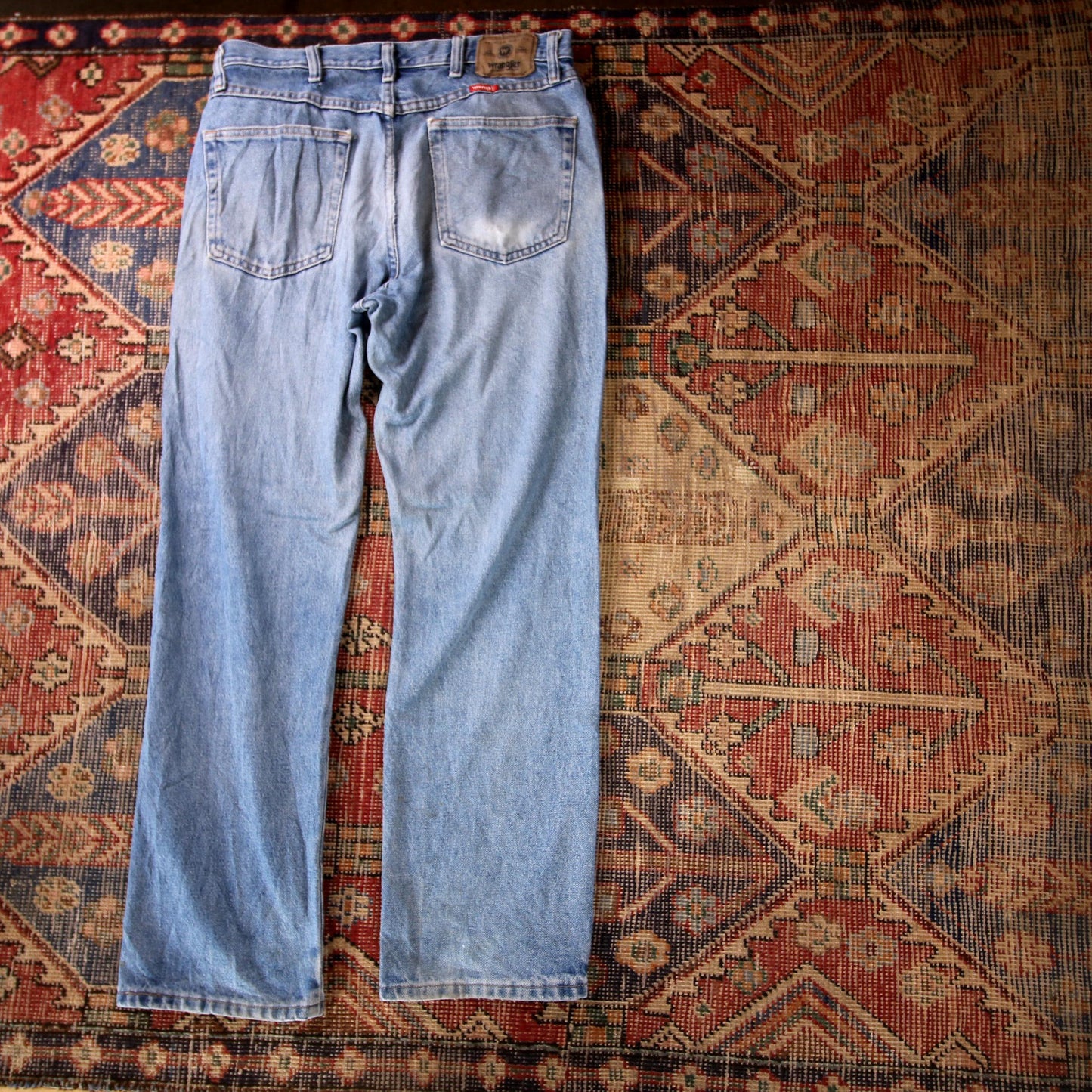Wrangler W34 L30 Straight Leg Relaxed Fit Classic Ripped Style Blue Denim Jeans