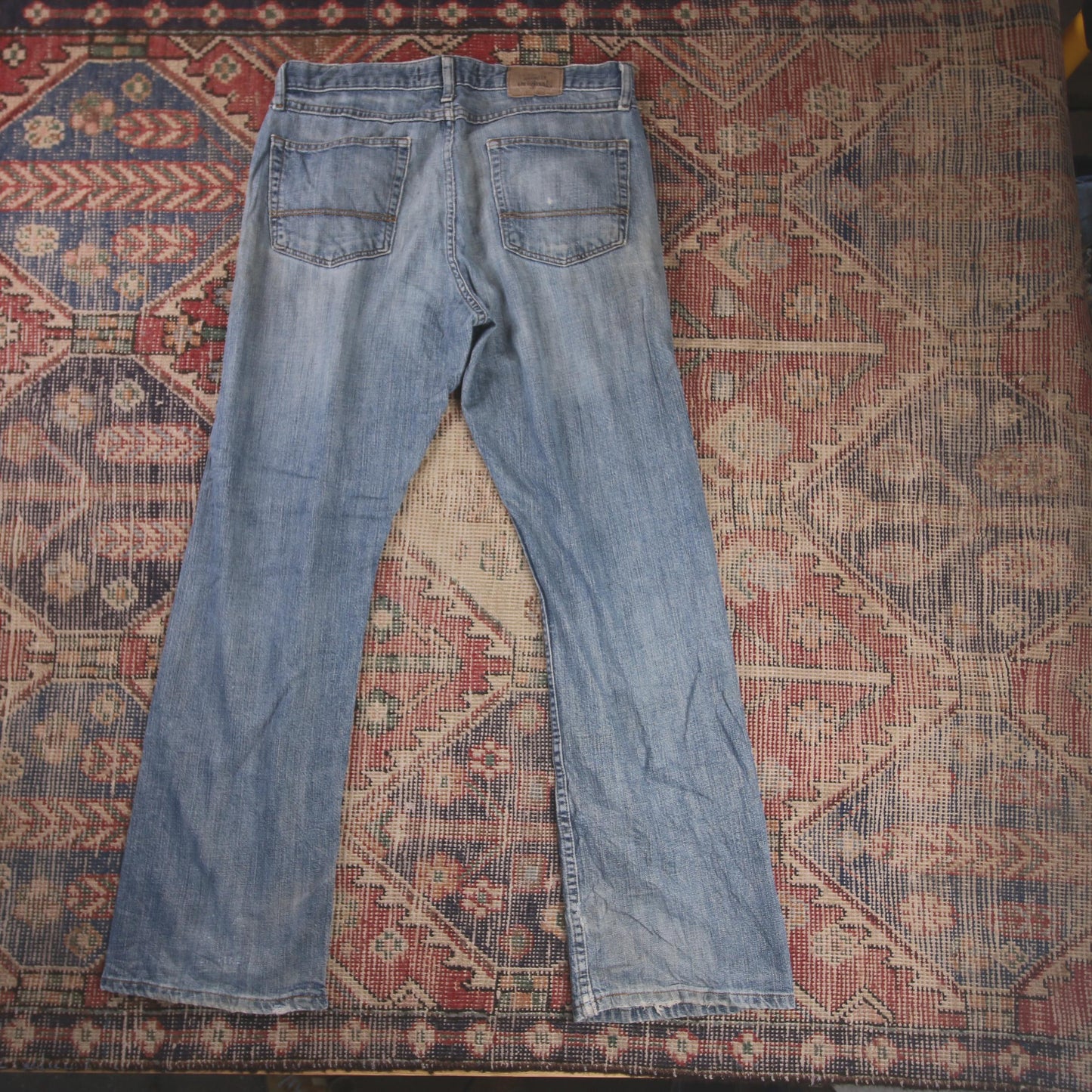 Wrangler W34 L30 Straight Leg Relaxed Fit Classic Ripped Style Blue Denim Jeans