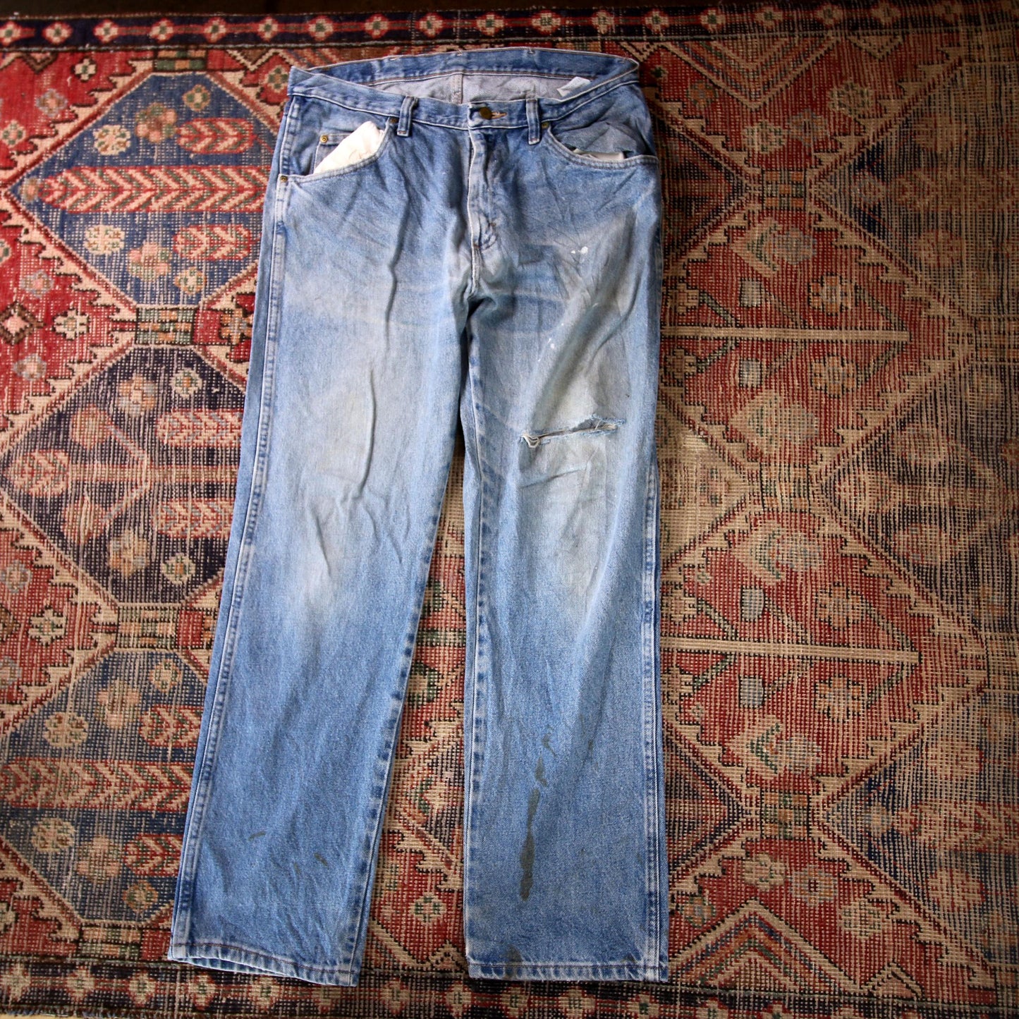 Wrangler W34 L30 Straight Leg Relaxed Fit Classic Ripped Style Blue Denim Jeans