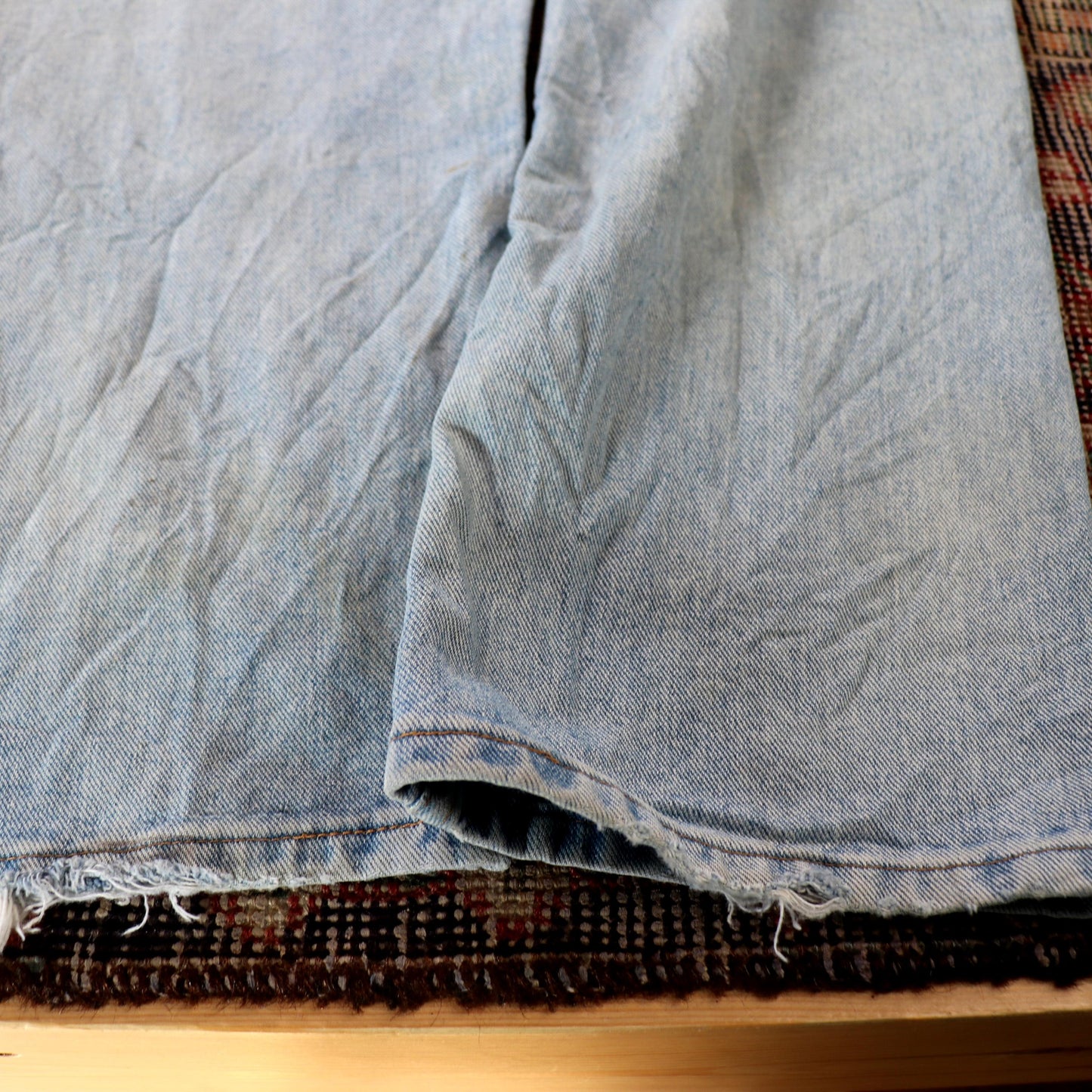 Wrangler W36 L32 Straight Leg Relaxed Fit Classic Ripped Style Blue Denim Jeans