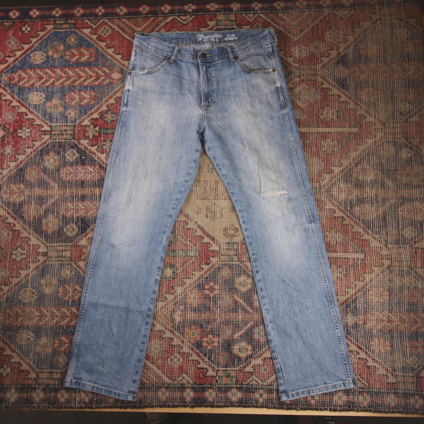 Wrangler W34 L31 Straight Leg Slim Fit Classic Ripped Style Blue Denim Jeans